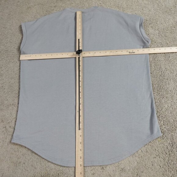 Youngla Shirt Medium Gray Sleeveless Curved Hem - Picture 5 of 7